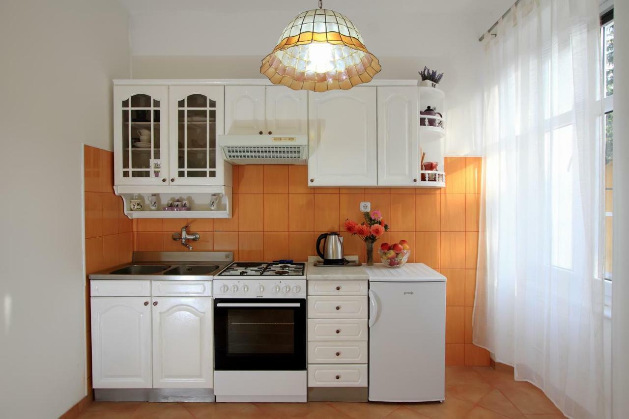Bivium Appartement Otočac Buitenkant foto
