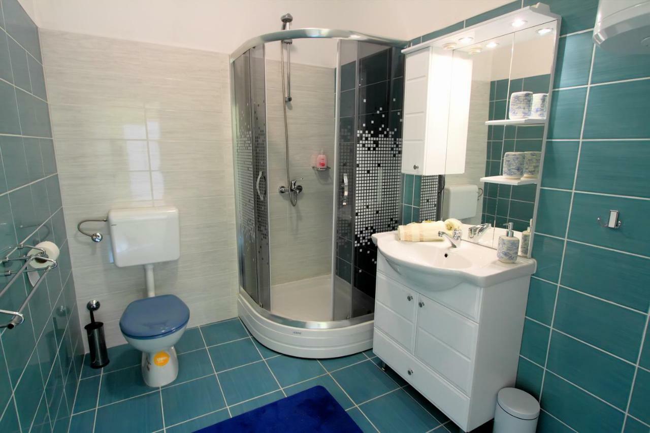 Bivium Appartement Otočac Buitenkant foto