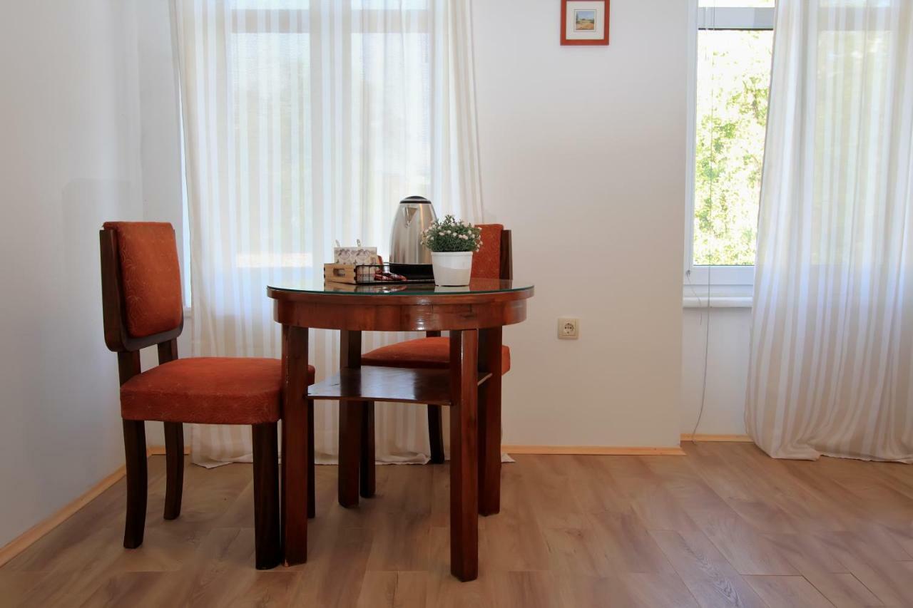 Bivium Appartement Otočac Buitenkant foto