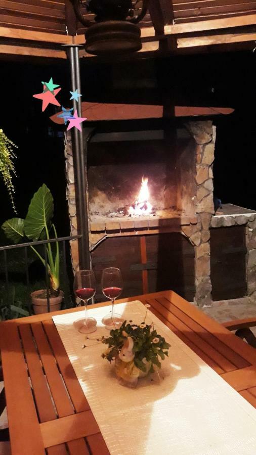 Bivium Appartement Otočac Buitenkant foto